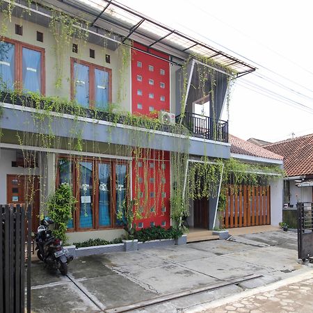 Reddoorz Near Hartono Mall Kejayan Екстериор снимка