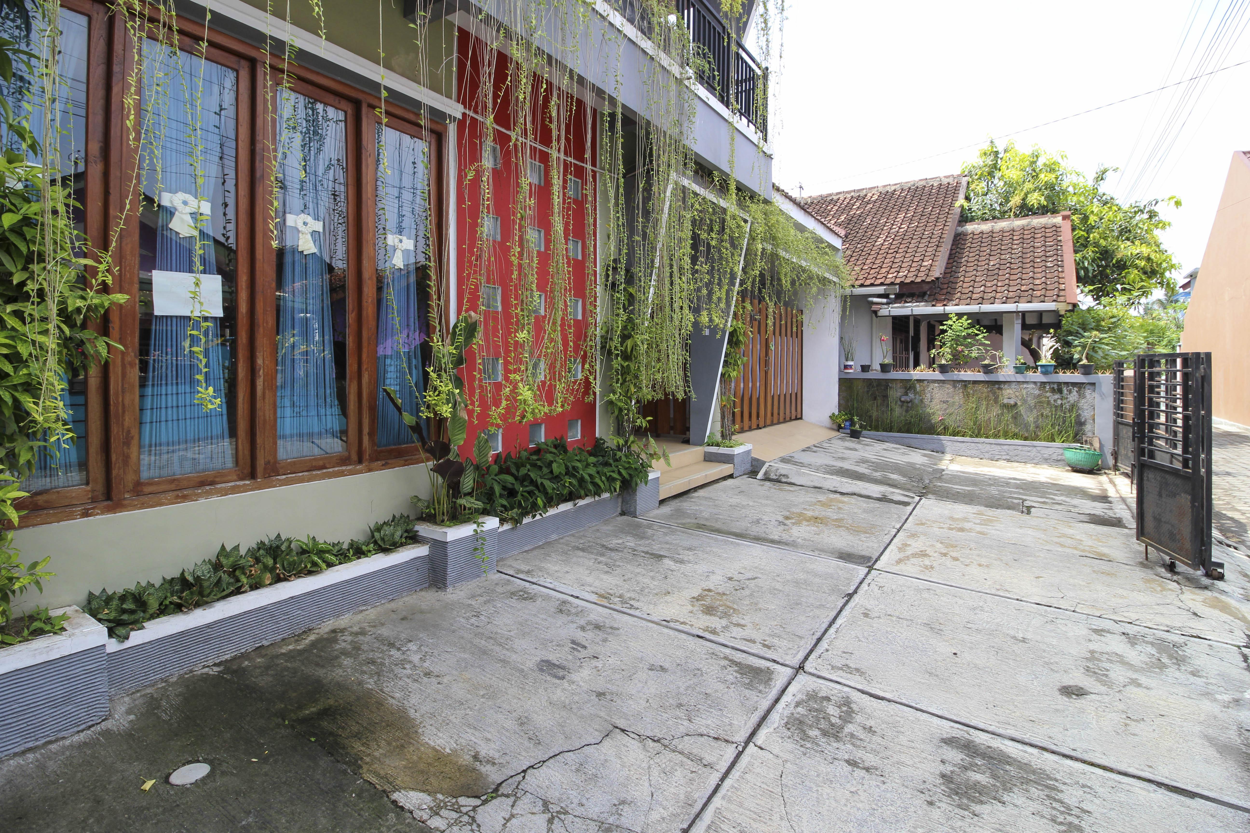 Reddoorz Near Hartono Mall Kejayan Екстериор снимка